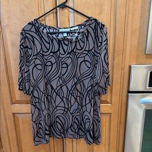 Dana Buchman Travel Anywhere Black and Brown Swirl Short Sleeve Top